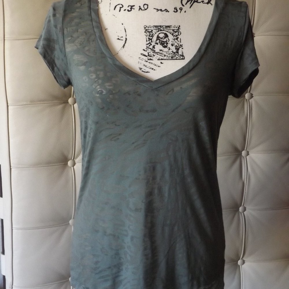 Rue 21 Burnout V*neck T